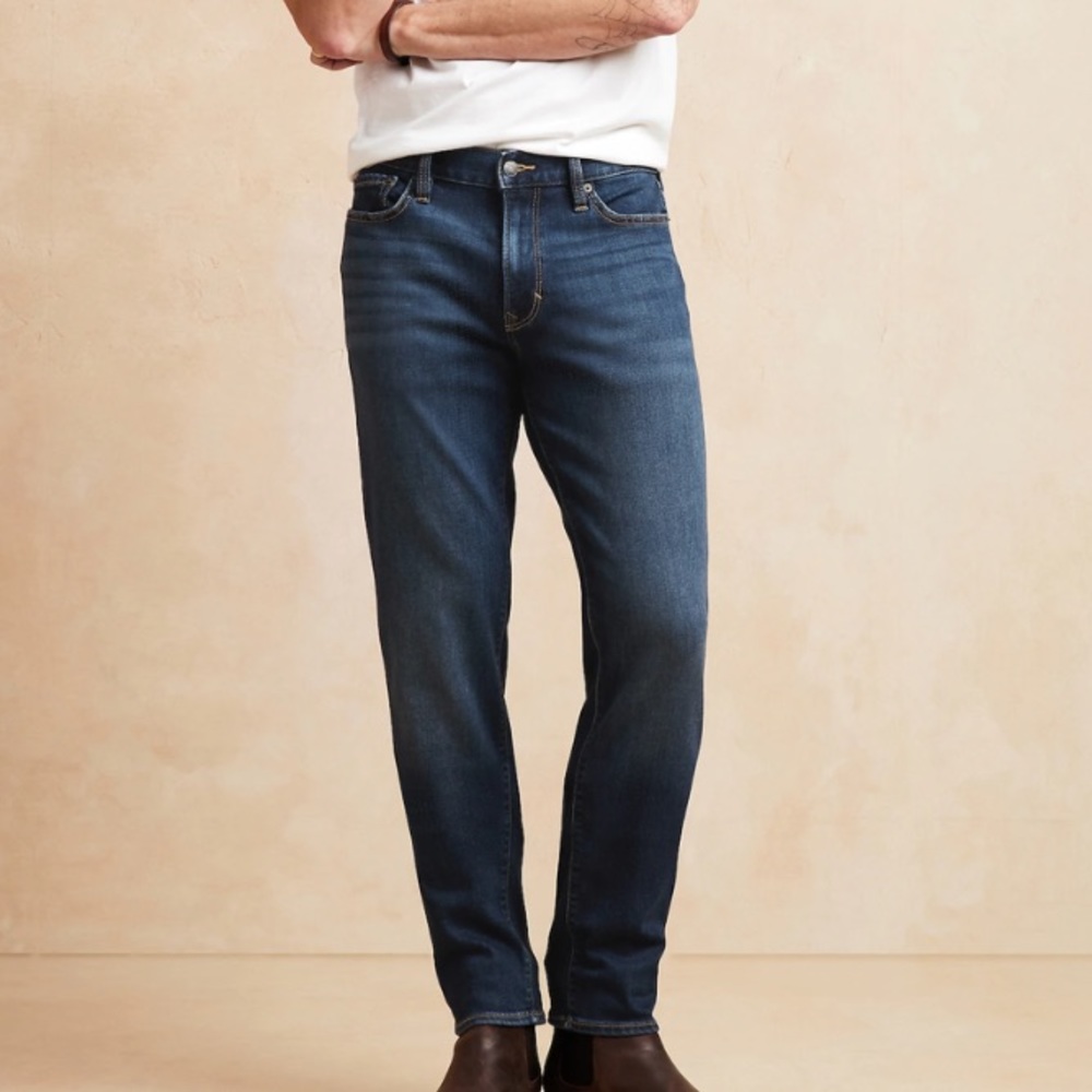 Banana Republic Slim Fit Travel Jean- size 30x32 (4 pairs available)
